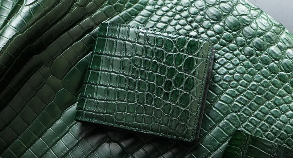 【緑の財布８選】大人メンズに“ご縁”をつないでくれる緑のお財布ブランドを厳選